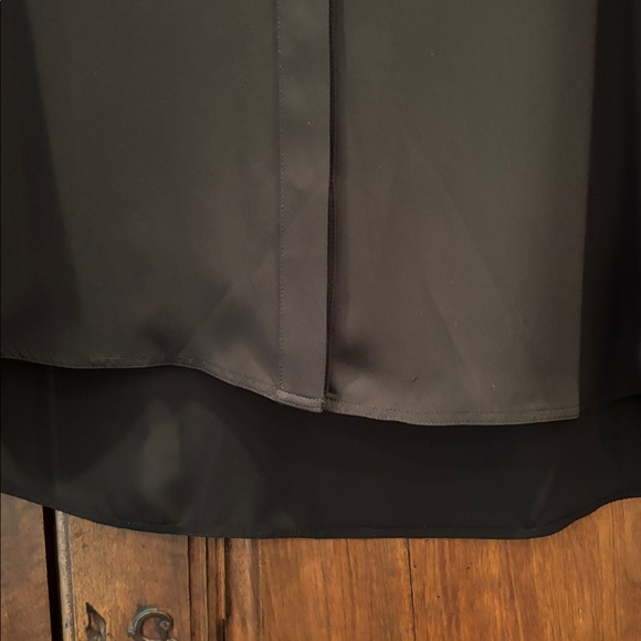 Banana Republic Black Blouse with v-neck and small collar - Picture 3 of 3